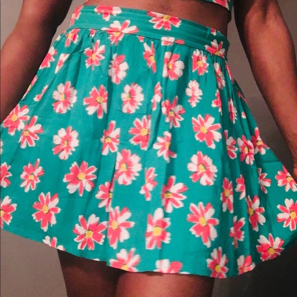 Floral Crop Top and Skirt Set - Picture 2 of 7